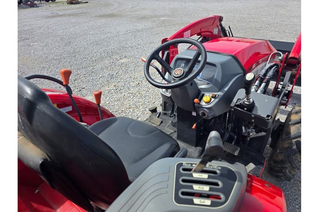 Image of Massey Ferguson 2850E equipment image 2