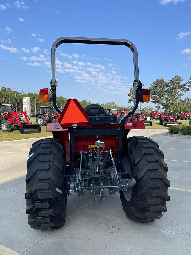 Image of Massey Ferguson 2850E equipment image 4