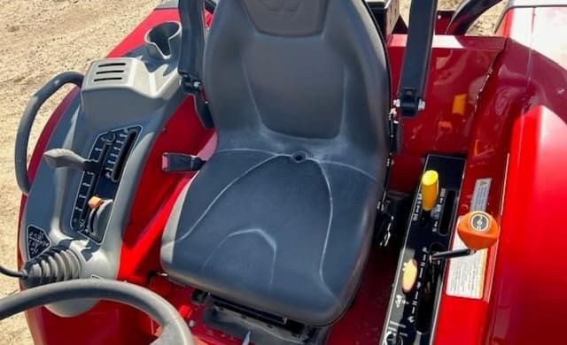 Image of Massey Ferguson 2850M equipment image 4