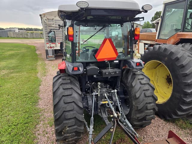 Image of Massey Ferguson 2850M equipment image 4