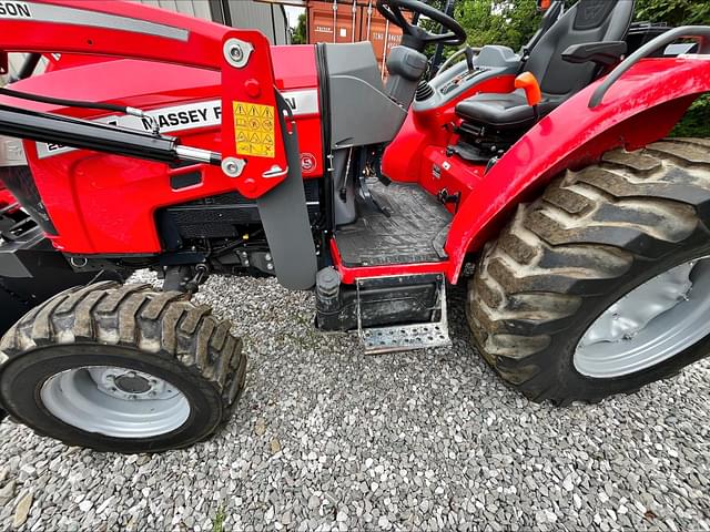 Image of Massey Ferguson 2850M equipment image 2