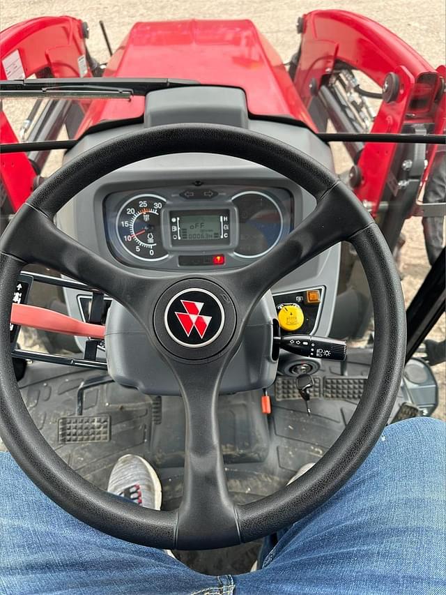 Image of Massey Ferguson 2855M equipment image 3