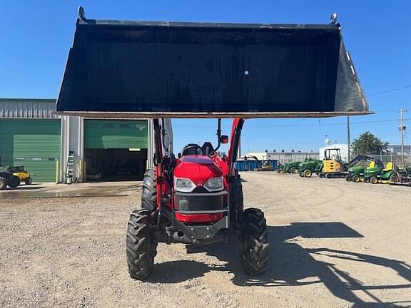 Image of Massey Ferguson 2860E equipment image 2