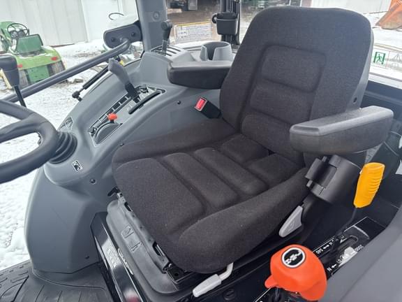 Image of Massey Ferguson 2860M equipment image 4