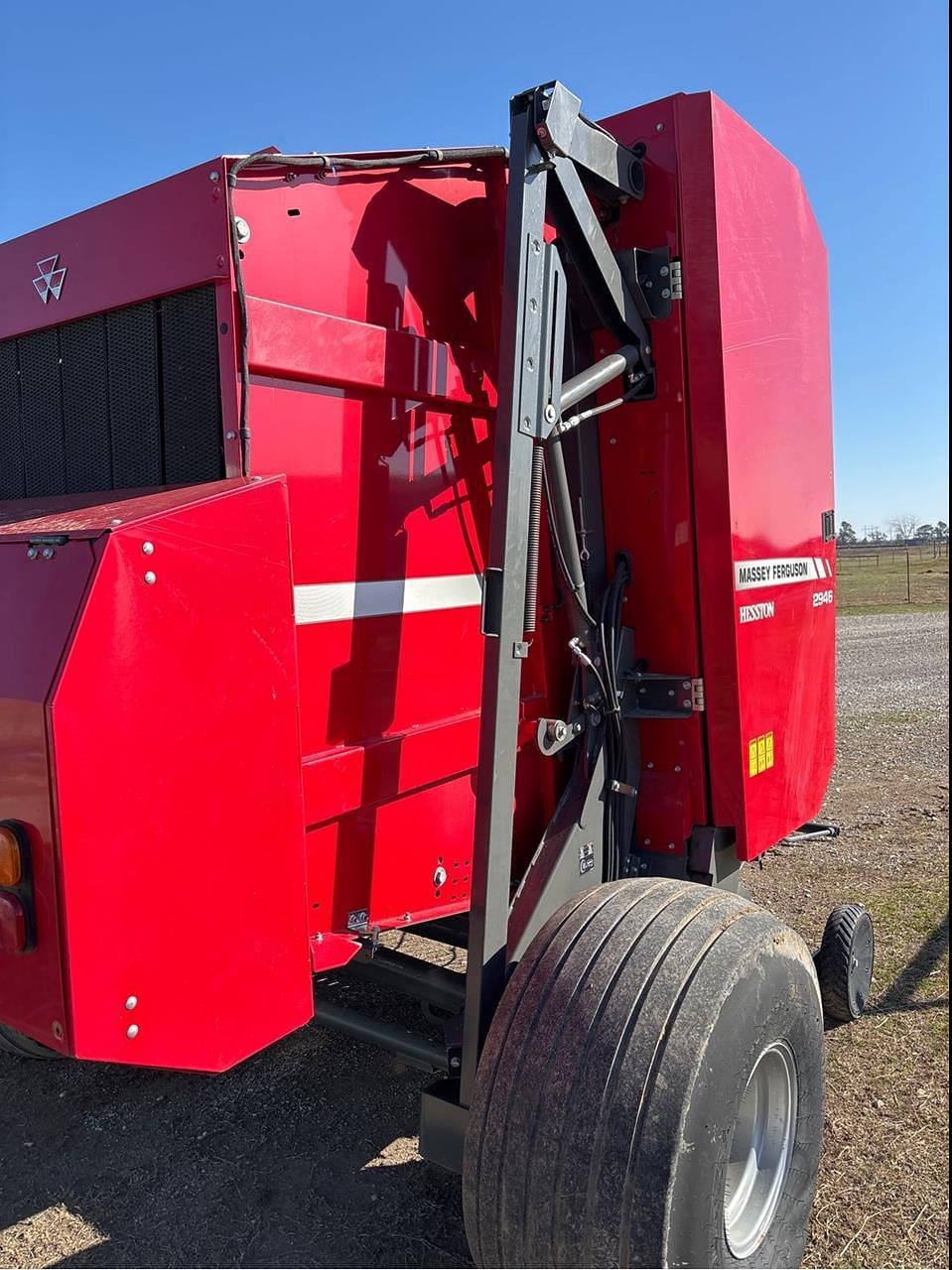 Image of Massey Ferguson 2946 Image 1