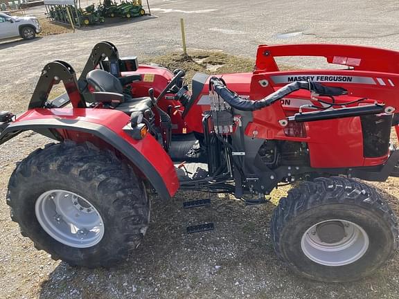 Image of Massey Ferguson 4707 equipment image 4