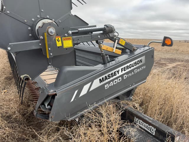 Image of Massey Ferguson 5400 equipment image 4