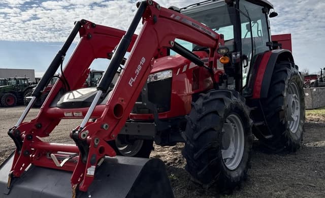 Image of Massey Ferguson 5711 equipment image 3