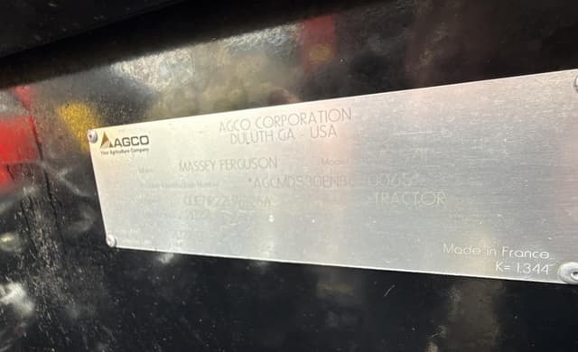 Image of Massey Ferguson 5711 equipment image 1