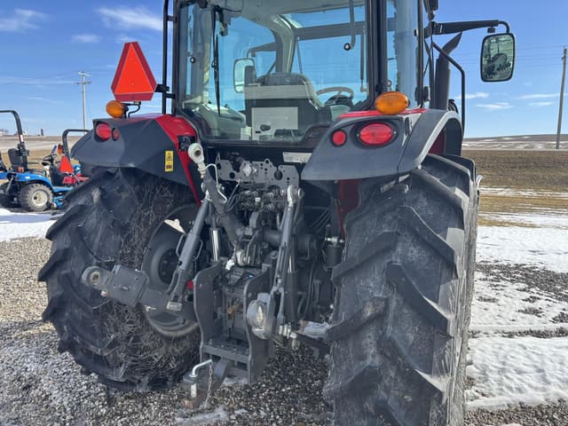 Image of Massey Ferguson 5711 equipment image 4