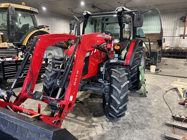 Image of Massey Ferguson 5711 equipment image 1