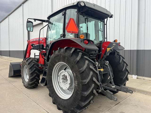 Image of Massey Ferguson 5711 equipment image 3