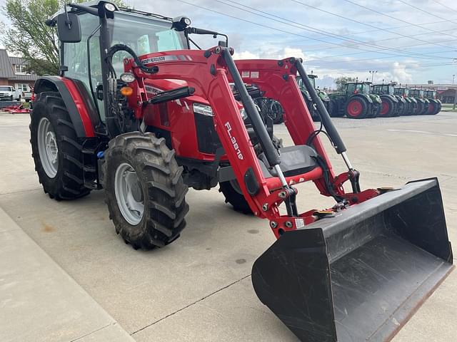 Image of Massey Ferguson 5711 equipment image 2