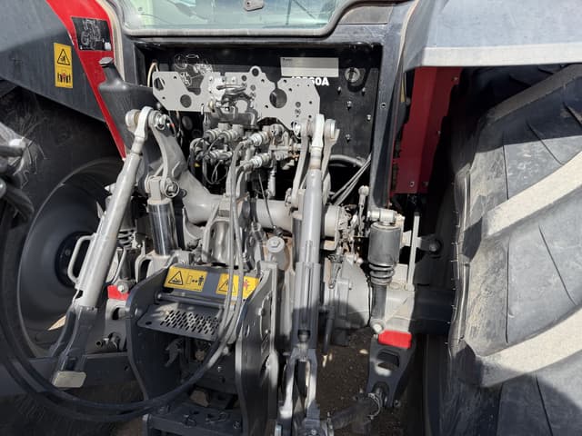 Image of Massey Ferguson 5711 equipment image 4