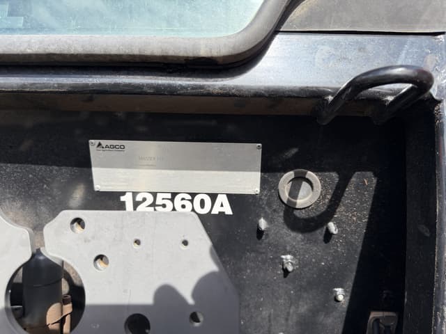 Image of Massey Ferguson 5711 equipment image 3