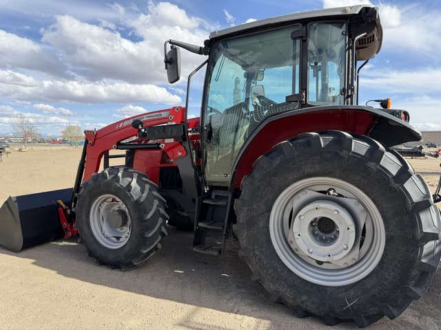 Image of Massey Ferguson 5711 equipment image 1