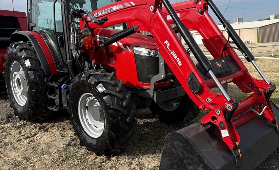 Massey Ferguson 5711 Equipment Image0