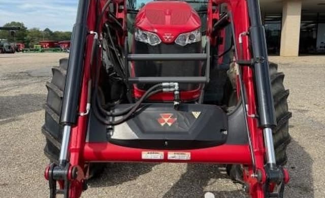 Image of Massey Ferguson 5711 equipment image 2