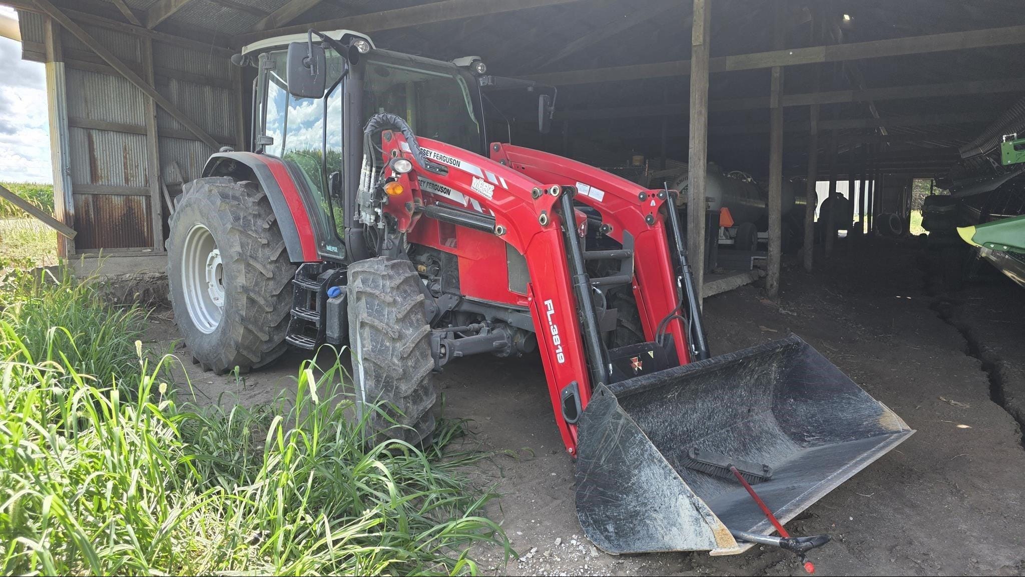 2022 Massey Ferguson 5711 Equipment Image0