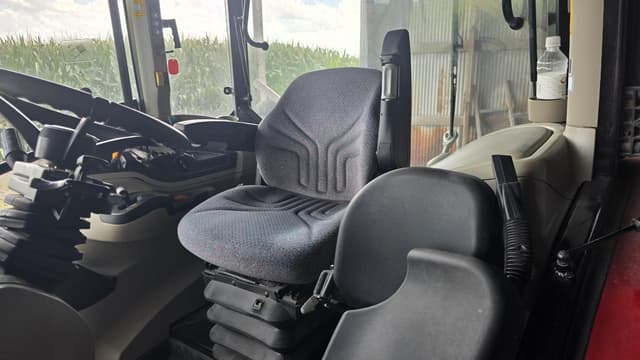 Image of Massey Ferguson 5711 equipment image 3