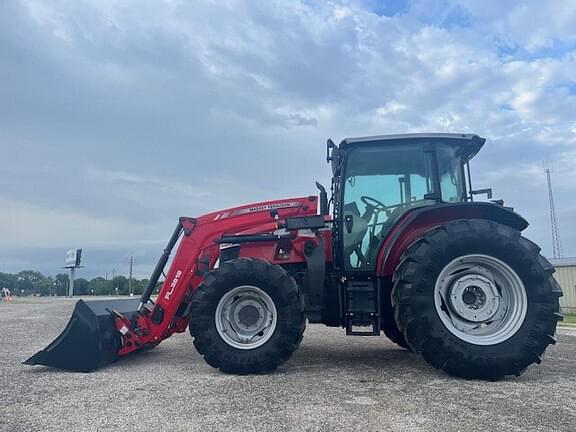 Image of Massey Ferguson 5711 equipment image 1