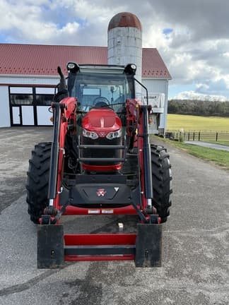 Image of Massey Ferguson 5711 equipment image 3