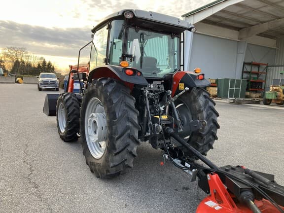 Image of Massey Ferguson 5711 equipment image 2
