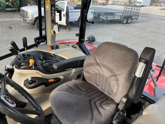 Image of Massey Ferguson 5711 equipment image 4