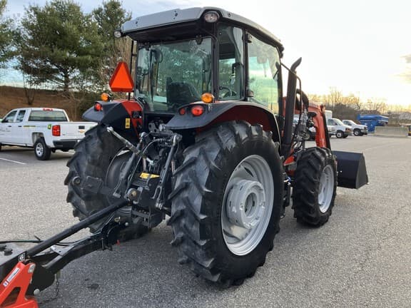 Image of Massey Ferguson 5711 equipment image 3