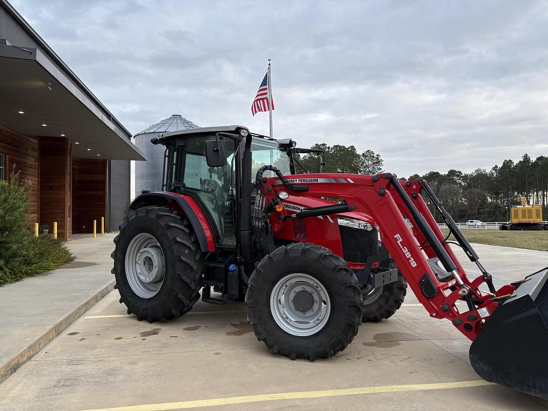 Image of Massey Ferguson 5711 Image 1