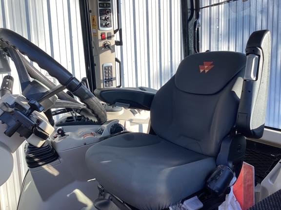 Image of Massey Ferguson 7716S equipment image 4