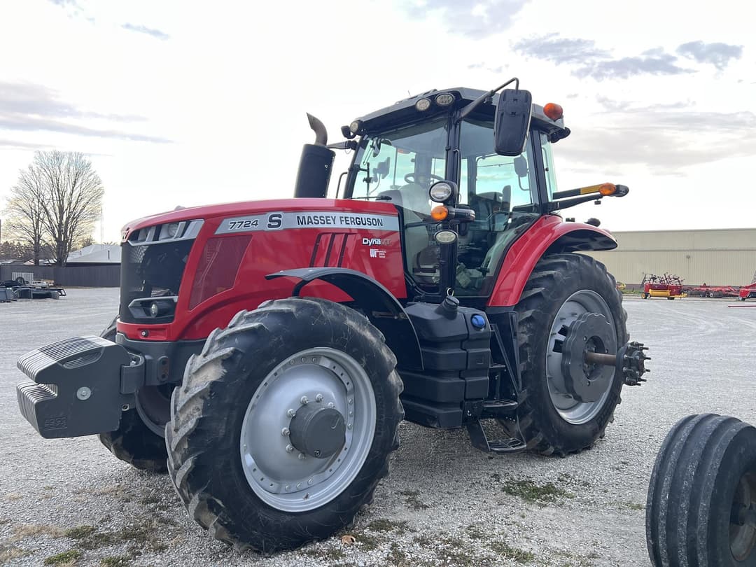 Image of Massey Ferguson 7724S Primary image