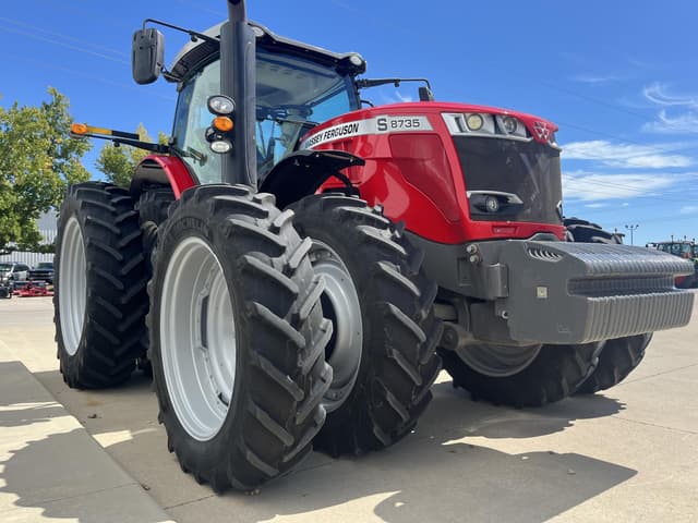 Image of Massey Ferguson 8735S equipment image 2