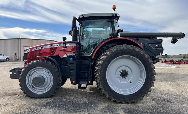 Image of Massey Ferguson 8735S equipment image 2