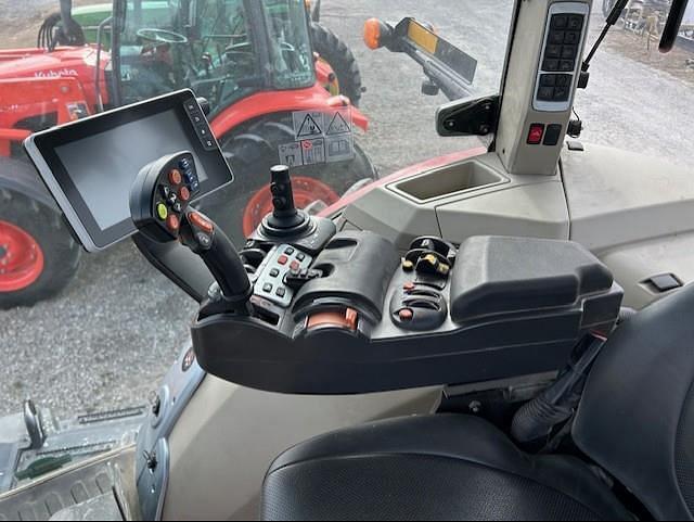 Image of Massey Ferguson 8737S equipment image 4