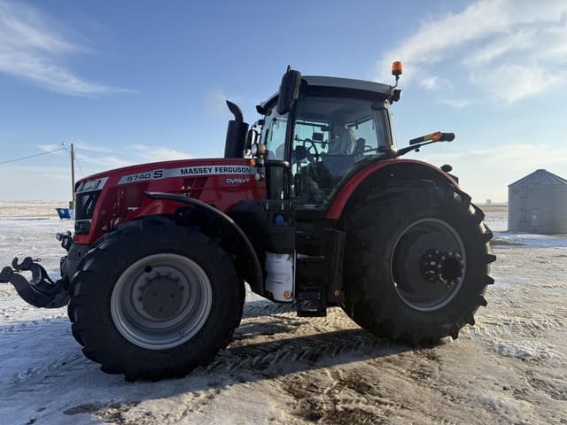 Image of Massey Ferguson 8740S equipment image 3
