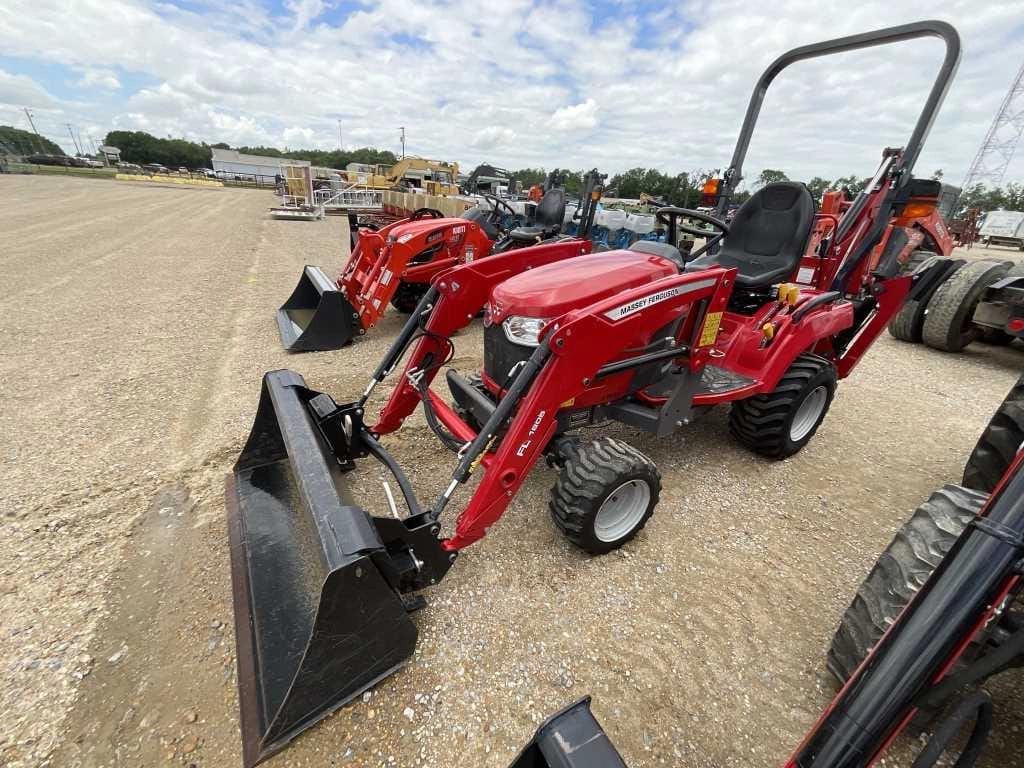 2022 Massey Ferguson GC1723E Equipment Image0