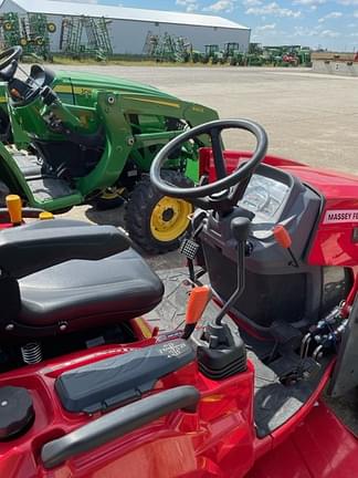 Image of Massey Ferguson GC1725M equipment image 2