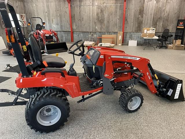 Image of Massey Ferguson GC1723E equipment image 1