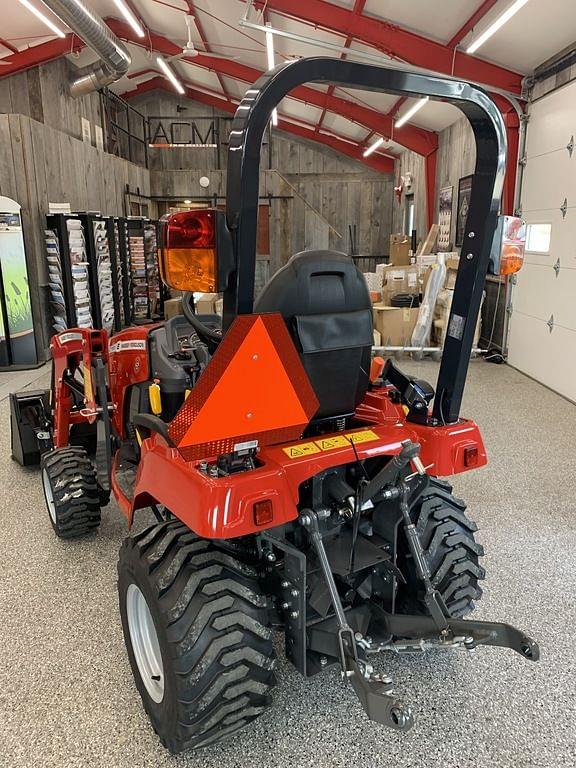 Image of Massey Ferguson GC1723E equipment image 2