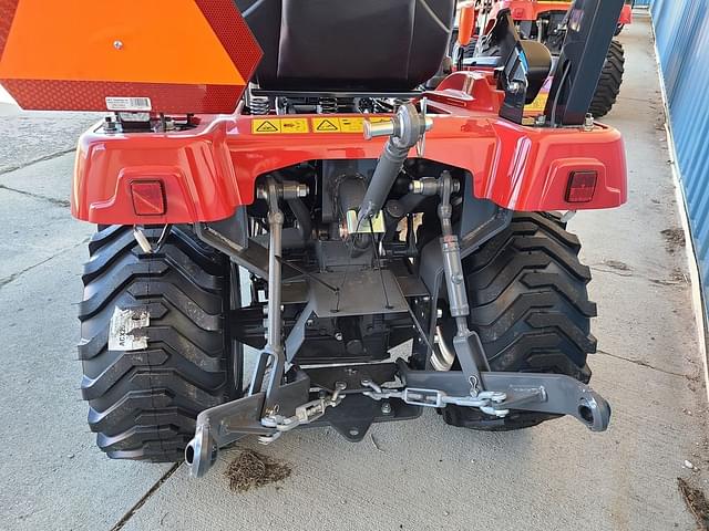 Image of Massey Ferguson GC1723E equipment image 4