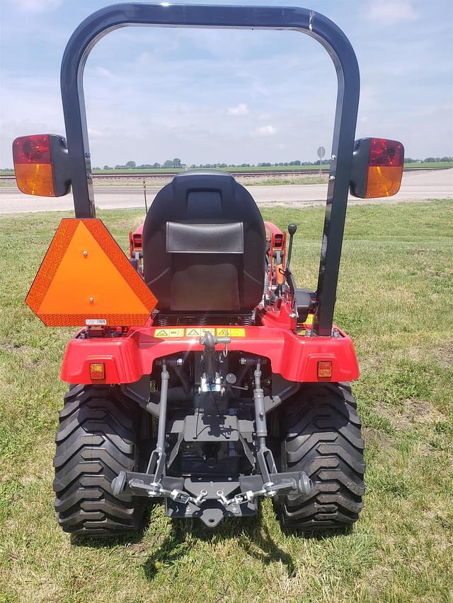 Image of Massey Ferguson GC1723E equipment image 2