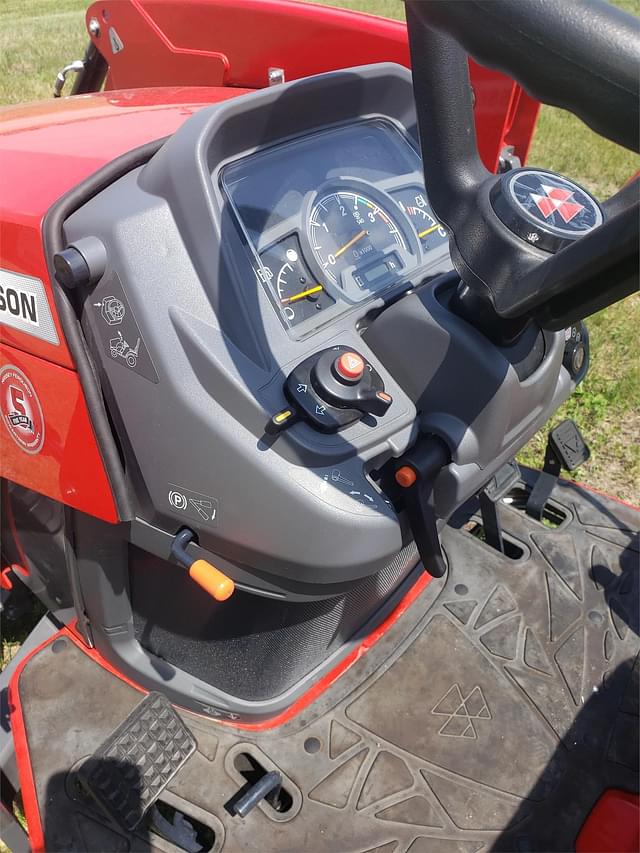 Image of Massey Ferguson GC1723E equipment image 4