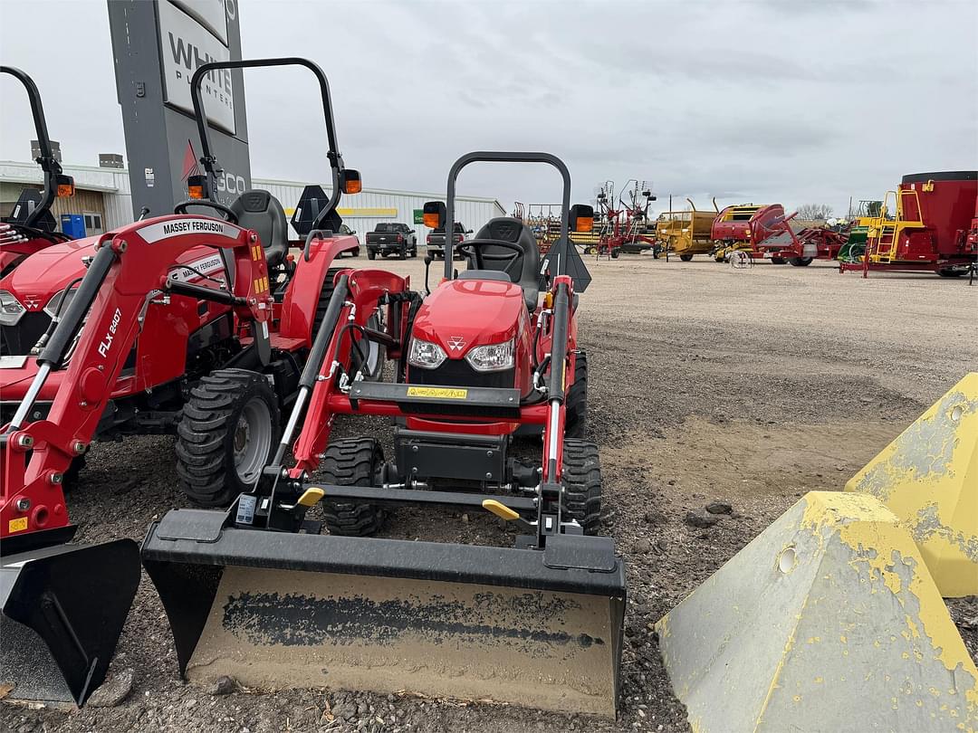 Image of Massey Ferguson GC1723E Image 1