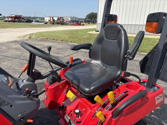 Image of Massey Ferguson GC1723E equipment image 2