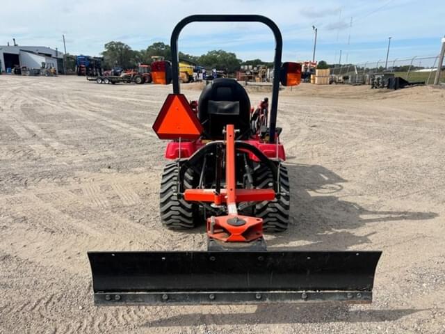 Image of Massey Ferguson GC1723E equipment image 4