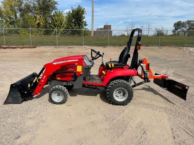 Image of Massey Ferguson GC1723E equipment image 1