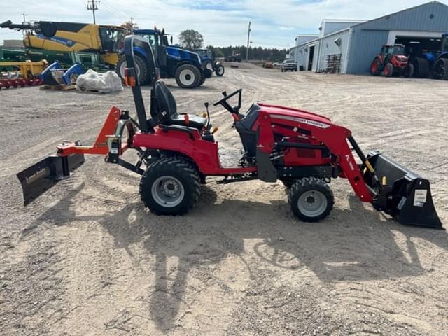 Image of Massey Ferguson GC1723E equipment image 3
