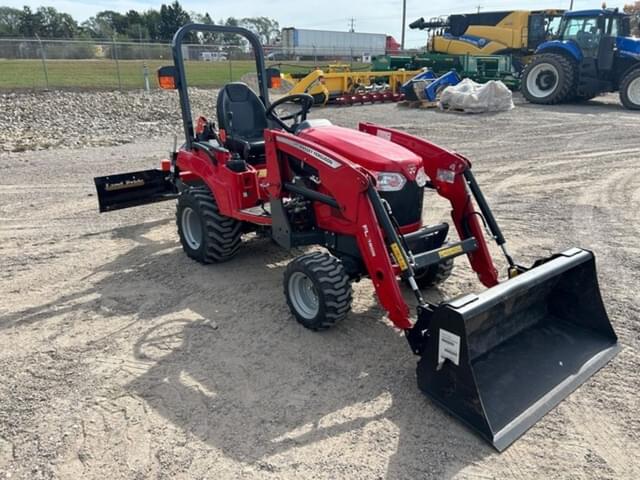 Image of Massey Ferguson GC1723E equipment image 2