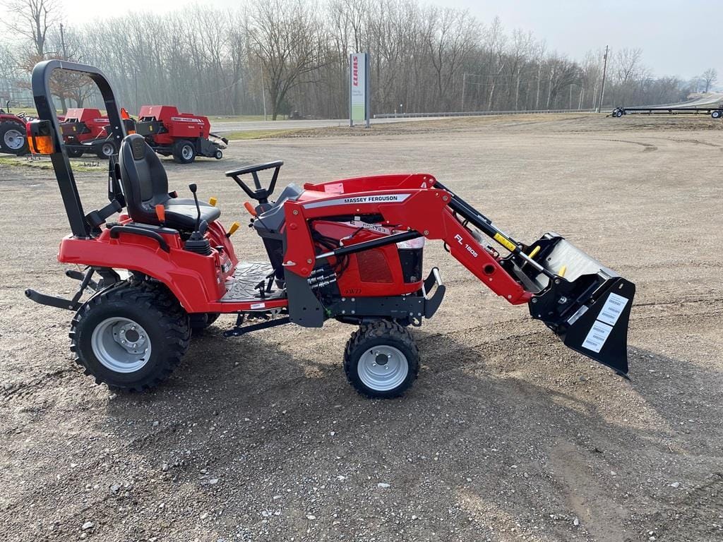 2022 Massey Ferguson GC1723E Equipment Image0